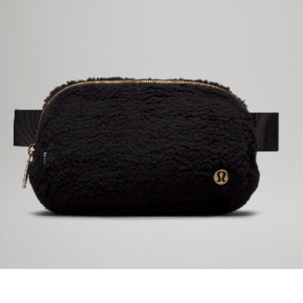 Lululemon Black Large 2L Fleece Belt Bag *New* with tags